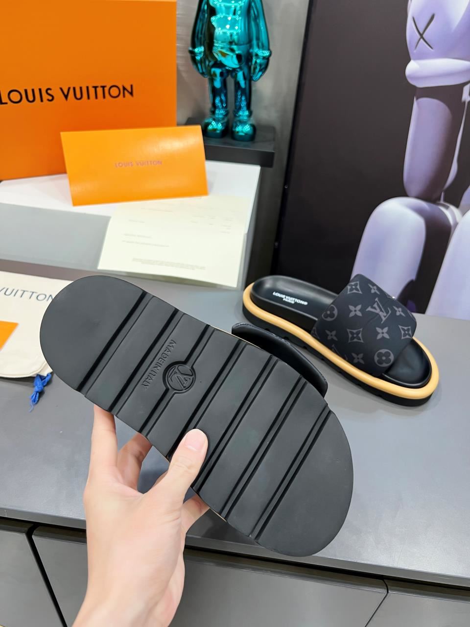 Louis Vuitton Slippers